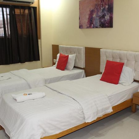 Hotel Shivrai Pen Buitenkant foto