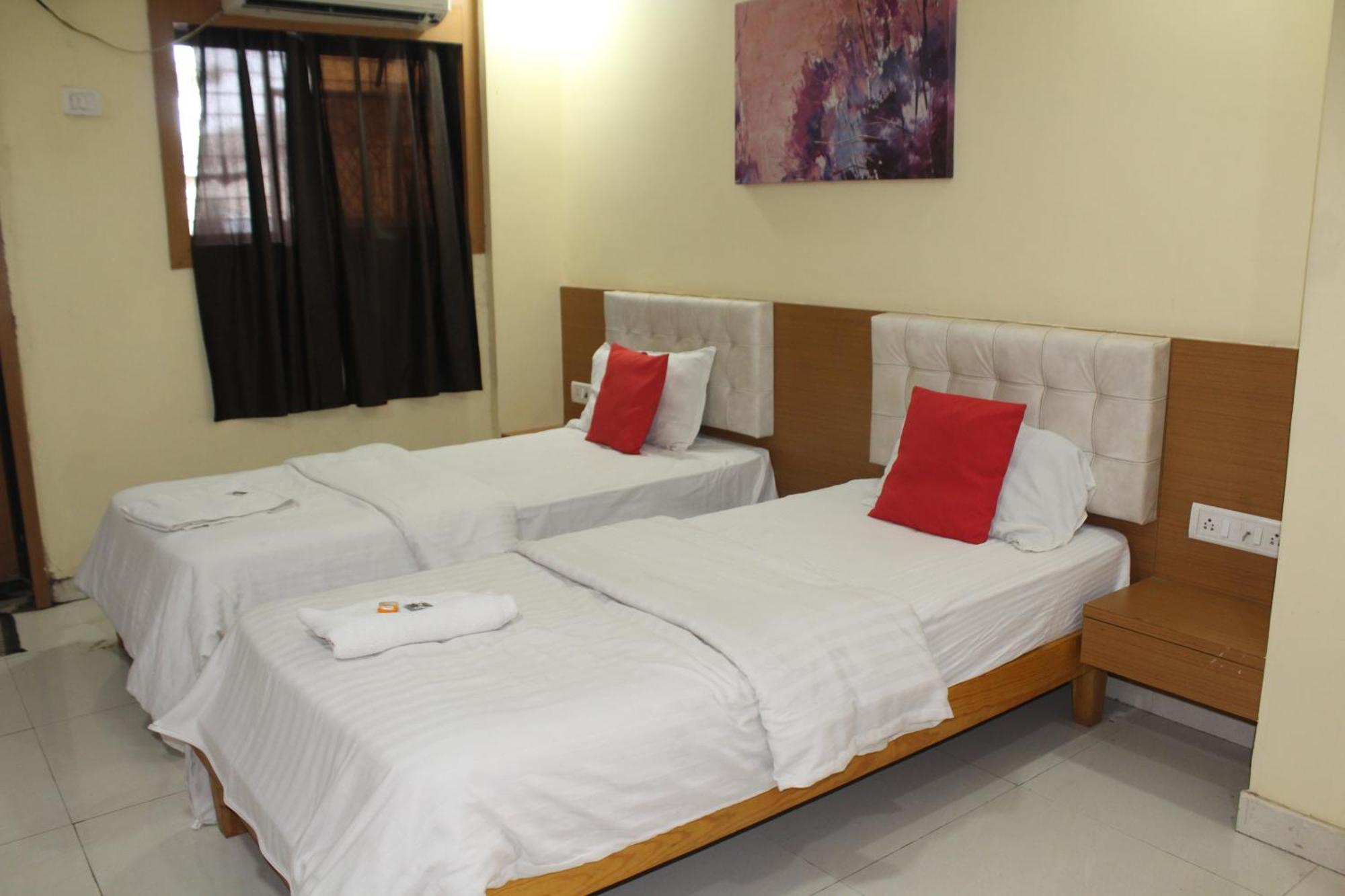 Hotel Shivrai Pen Buitenkant foto